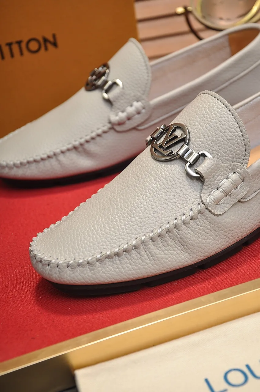 Men's men's shoes 💰420💶 [LV Doudou shoes] (water-dyed cowhide lining) new model is on the market, available on the official website. The new Doudou shoes are processed into single-color materials, and the uppers are made of imported horsehide leather. The body of the shoe is fully hemmed with mark thread, and is lined with imported original cowhide leather. The elegant shoe shape is super suitable for all-matching, and the size is 38-44.